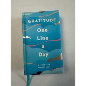 Chronicle Books Gratitude One Line a Day Journal Blue Three Year Memory Book